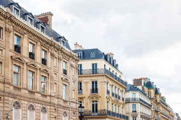 Fototapeta na wymiar Old-fashioned building in Paris, Europe