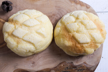 クリ－ム入りメロンパン