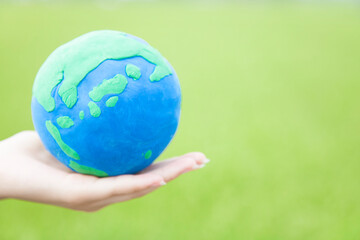 手に乗せた地球