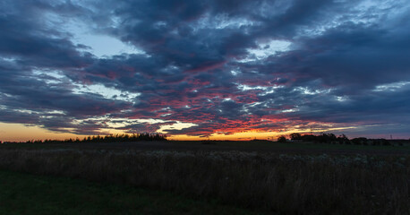 Obraz na płótnie Canvas dramatic sunset landscape 