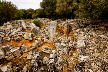 Poblado talaiótico de Son Catlar (Edad de bronce).Santuario con Taula derruida (sXIV a.C.). Ciutadella.Baleares.España. © Tolo
