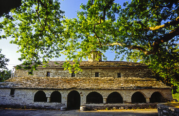 Obraz premium Iglesia de Panagia Poliouri.Mikro Papingo.Zagoria. Epiro.Grecia