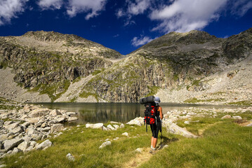 Fototapeta premium Lago de balliverna.Valle de Vallhiverna.Cordillera Pirenaica.Aragon. España.