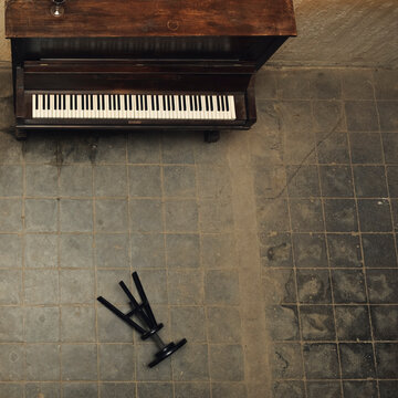 Bird's eye view of piano give-up