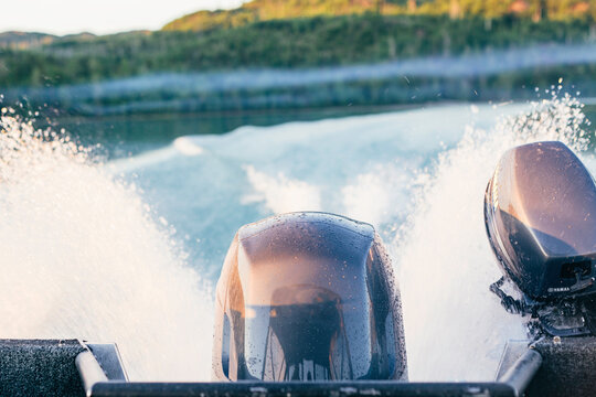 Outboard Engines and Boat Wakes