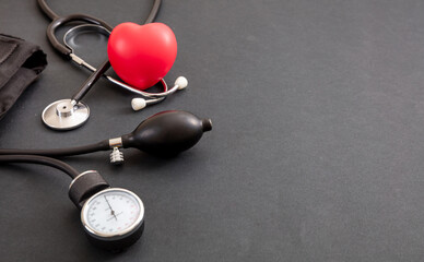Obraz na płótnie Canvas Medical stethoscope and sphygmomanometer on black background, closeup view.