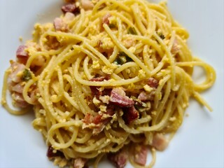 spaghetti with pesto