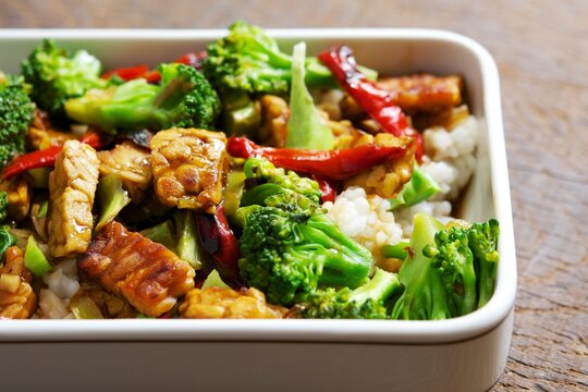 Spicy Tempeh And Broccoli Stir Fry