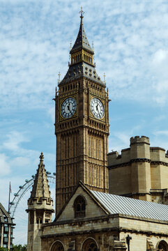 Big Ben behind the Palace of Westminster London.
