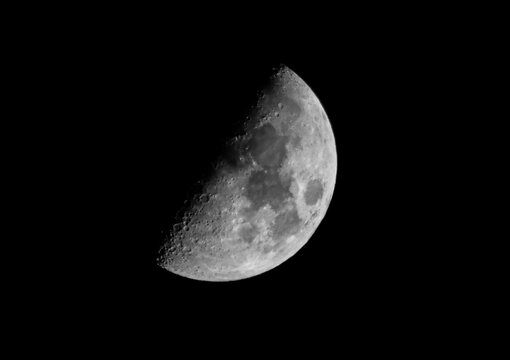 un quart de lune en France 