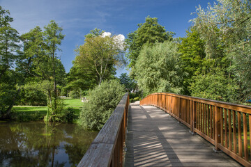 Bad Bevensen Kurpark Ilmenaubrücke Sommer sonnig