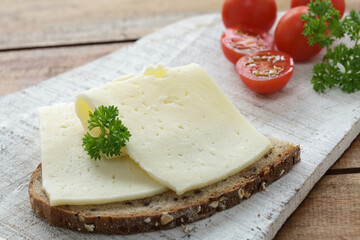 Schnittkäse auf Brot
