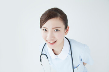笑顔の女性看護師