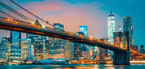 View of Brooklyn bridge by night - obrazy, fototapety, plakaty