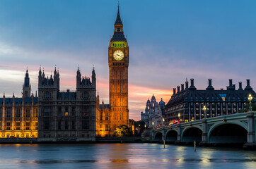 Fototapeta na wymiar big ben and houses of parliament in london at night