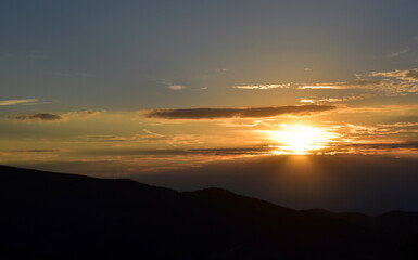 Sonneuntergang über einem Schwarzwaldpanorama