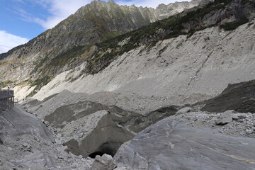 La mer de glace en été, glacier sur le massif du Mont Blanc dans les Alpes, ville de Chamonix, département de Haute Savoie, France