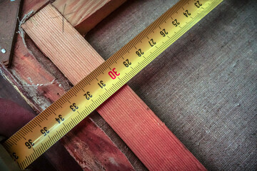 Measuring the size of a tape measure on wood