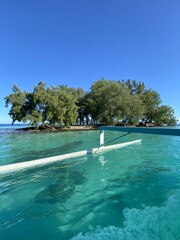 Pirogue sur le lagon de Taha'a, Polynésie française