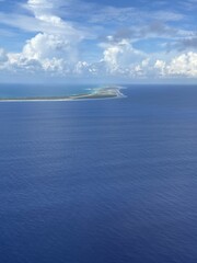 Fototapeta na wymiar Atoll de Rangiroa en Polynésie française, vue aérienne