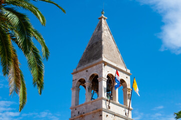 Trogir Chorwacja dzwon i kopuła wieży na starym mieście. - obrazy, fototapety, plakaty