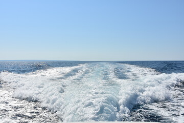 Aussicht mit dem Speedboot auf dem Wasser