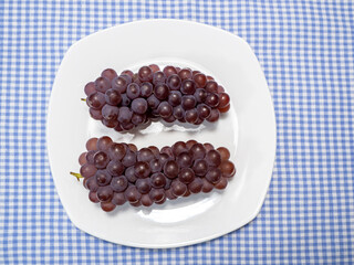 Grapes (Delaware) on a table mat.