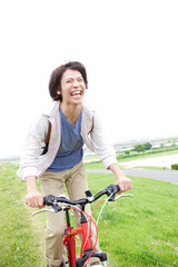 Obraz premium 自転車に乗る男性