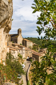 Vue sur le village m&eacute;di&eacute;val de Minerve (Occitanie, France)