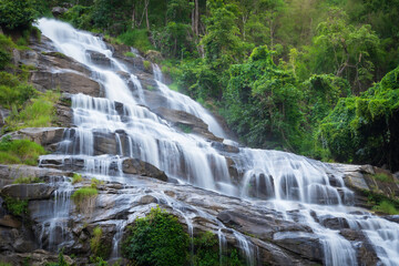 Obraz premium Beautiful nature background and wallpaper of waterfall in Chiangmai