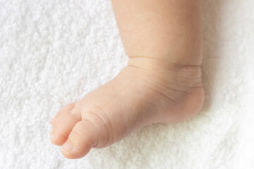 生後二ヶ月の赤ちゃんの足