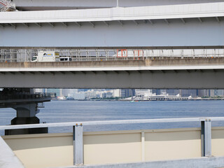 歩道橋から見たレインボーブリッジ