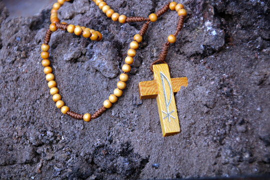 kreuz asche rosenkranz