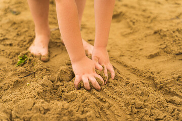 Obraz na płótnie Canvas feet on sand