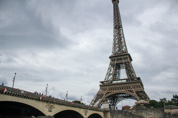 Obraz premium Paris mit Wolken 
