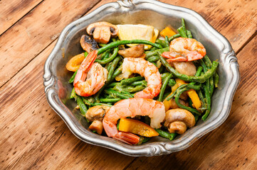 Prawn with asparagus beans