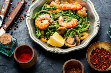 Prawn with asparagus beans