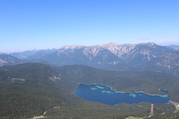 Sicht auf den Eibsee in Bayern 