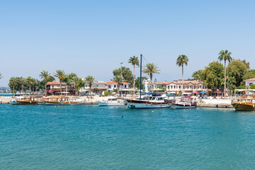 Fototapeta na wymiar Port with sightseeing boats, beautiful scenery, Resort town Side in Turkey