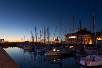 Port de plaisance de Fécamp à la tombée de la nuit, Normandie