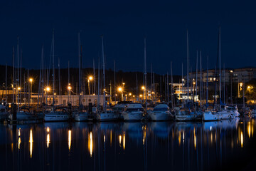 Photo du port de Fécamp à la tombée de la nuit, Normandie