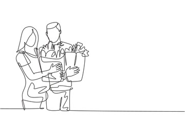 One single line drawing young happy romantic couple holding paper grocery bags after buying daily goods at grocery store. Commercial retail shopping concept. Continuous line draw design illustration
