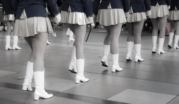 MAJORETTES BAILANDO