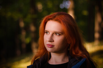 Obraz premium portrait of a young red-haired girl in the park