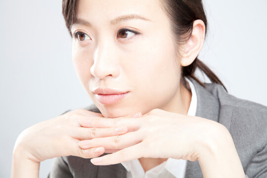 顎に手を当てる Stock Photos And Royalty Free Images Vectors And Illustrations Adobe Stock