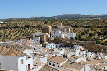 Fototapeta na wymiar Cityscape of Setenil de las Bodegas, white village of Cádiz 