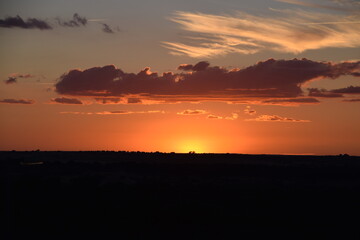 Atardecer con nubes en el campo charro