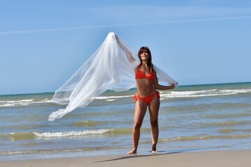 Jolie modèle photo à la plage
