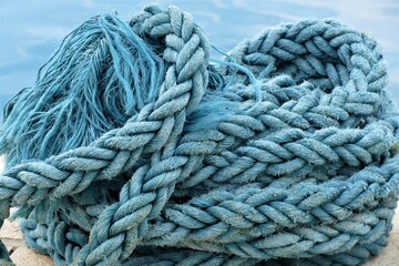 Fototapeta na wymiar Blue rope for the boat by the sea background