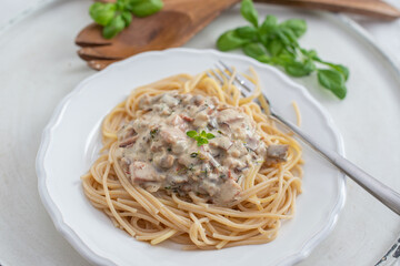spaghetti with mushroom cheese sauce